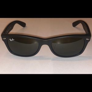RayBan New Wayfarer Matte Black RB2132